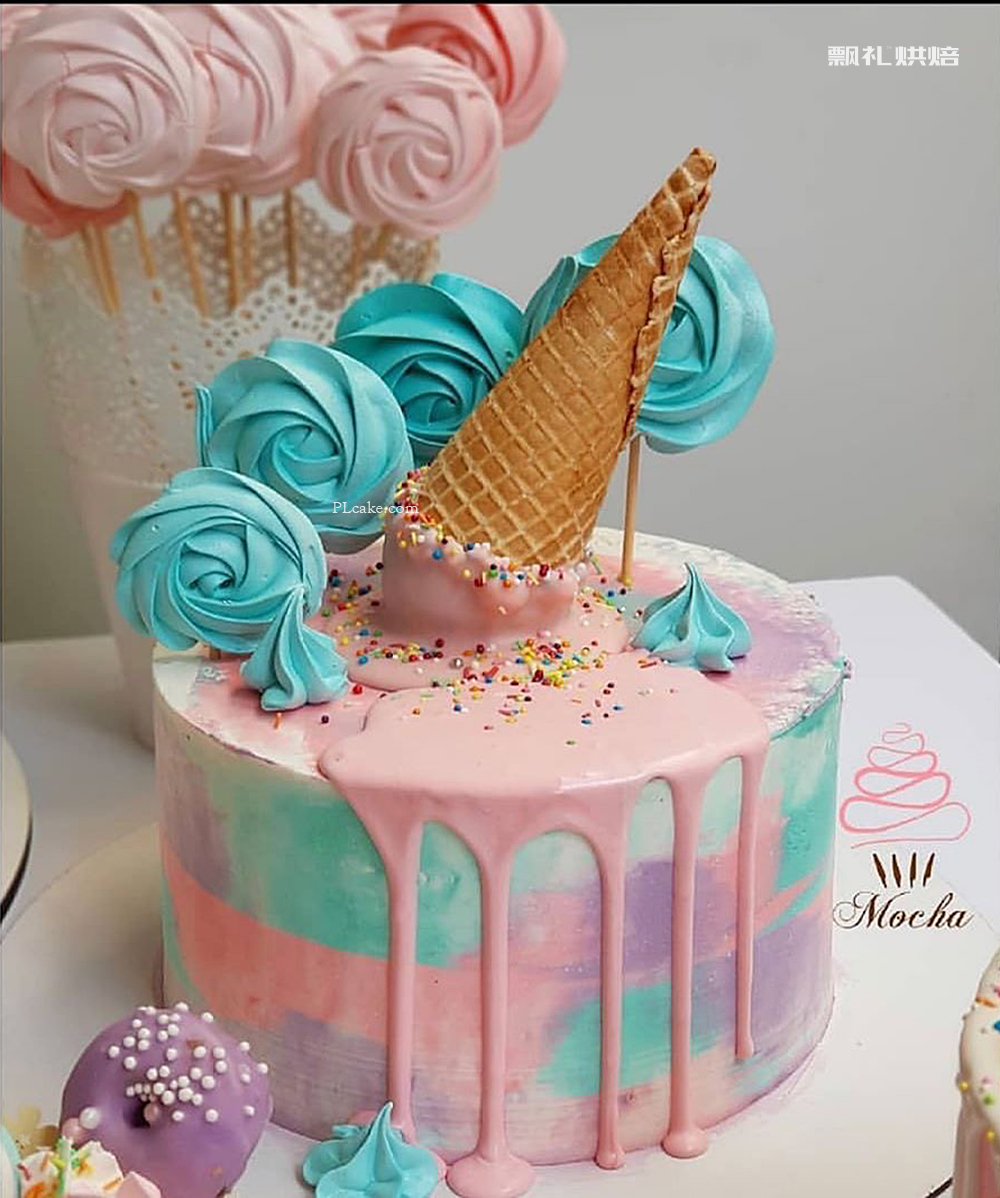 粉色網(wǎng)紅蛋糕烘焙圖片